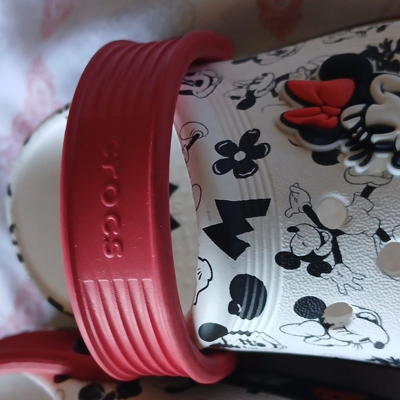 Mickey Mouse Children's Crocs Size 6 - Picture 8 of 12